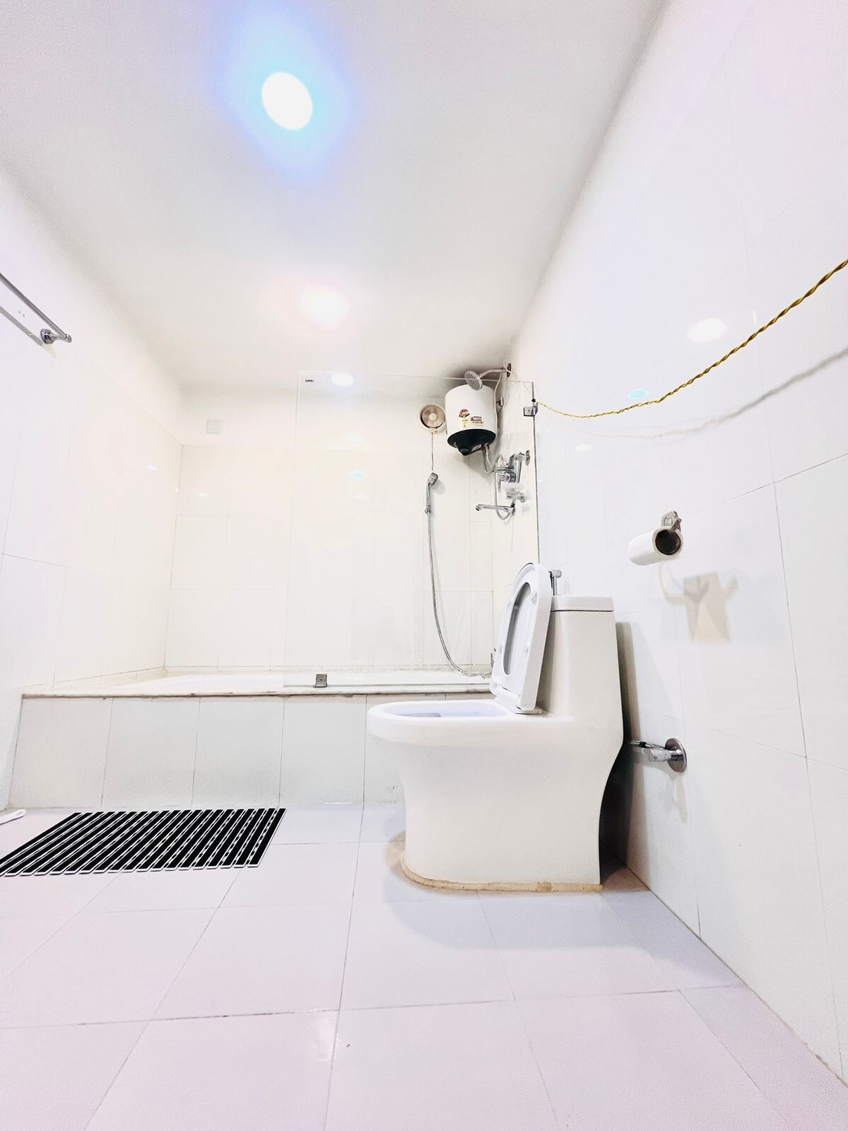 1Bhk centrally located Apartment — photo