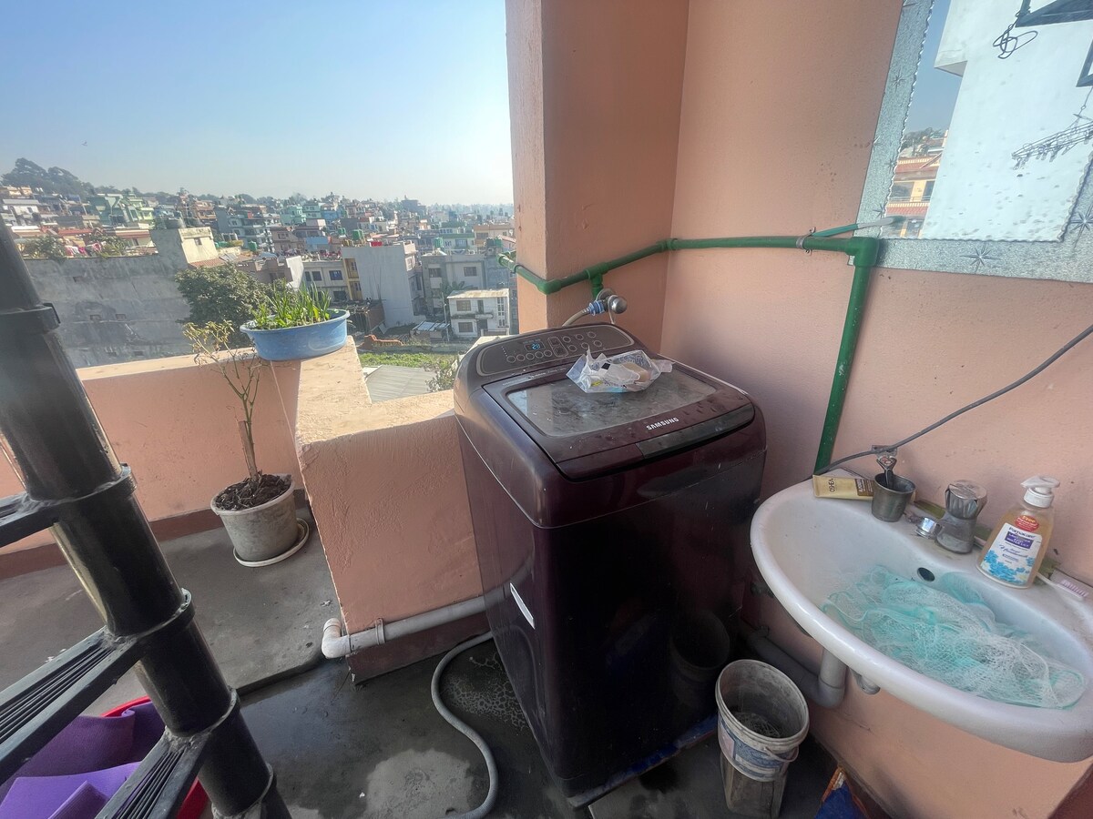 Jake's kitchen and bedroom with sunny balcony — photo