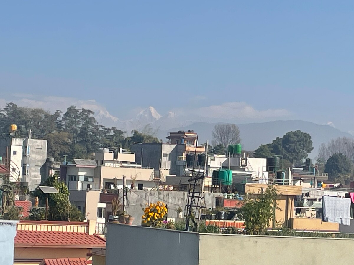 Jake's kitchen and bedroom with sunny balcony — photo