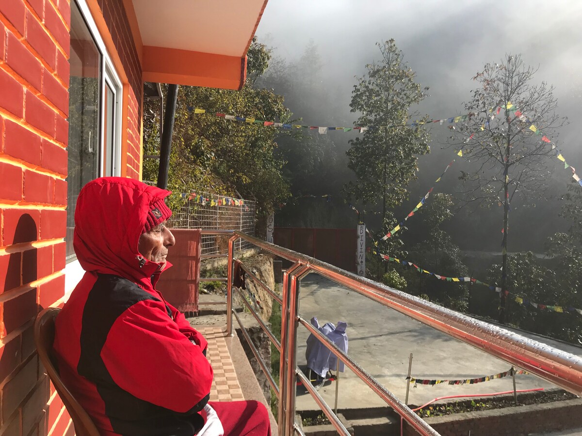 Living a peaceful stay with meditation and nature — photo