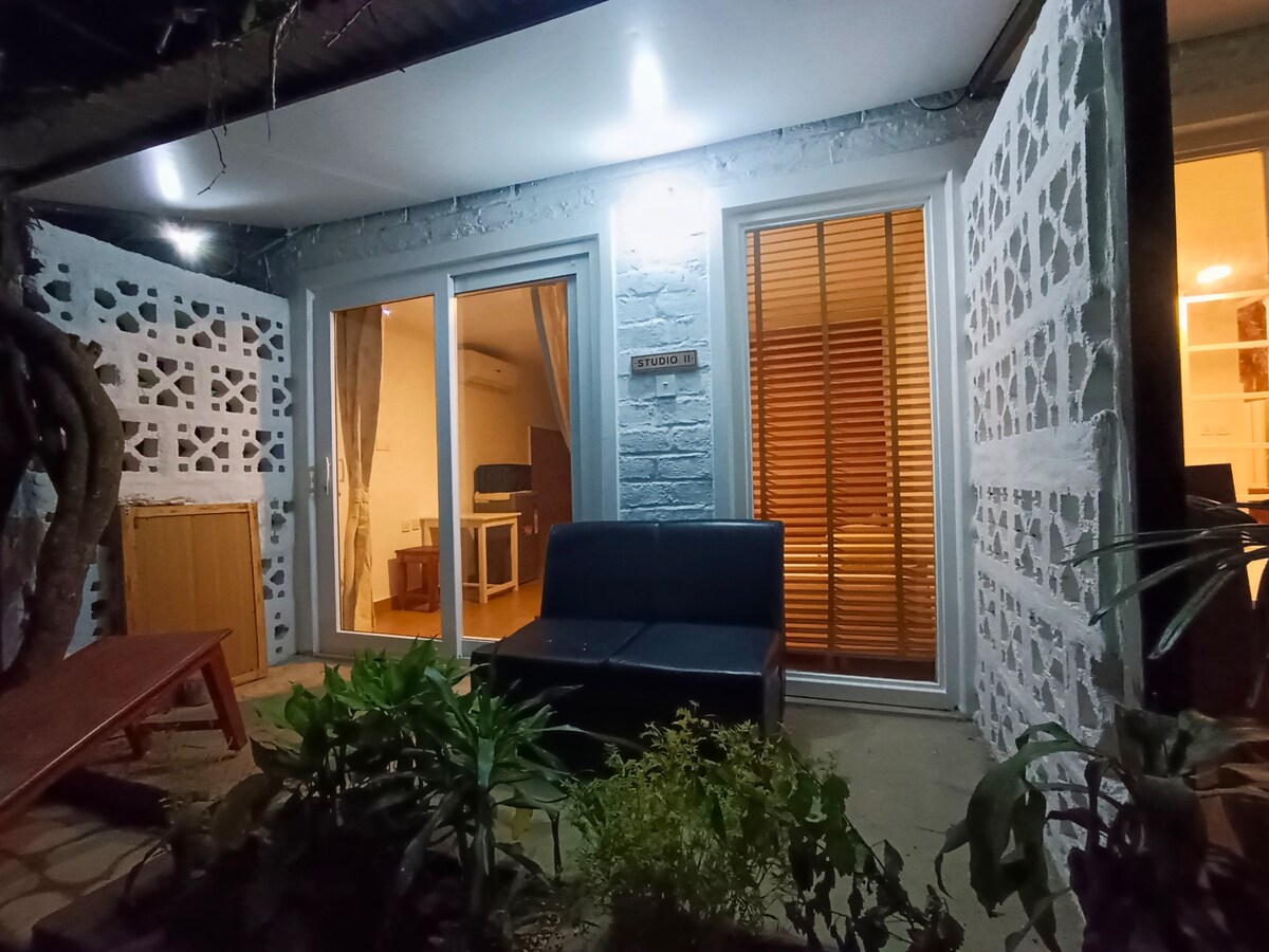 Modern Micro Studio | Private Ground Floor Comfort — photo