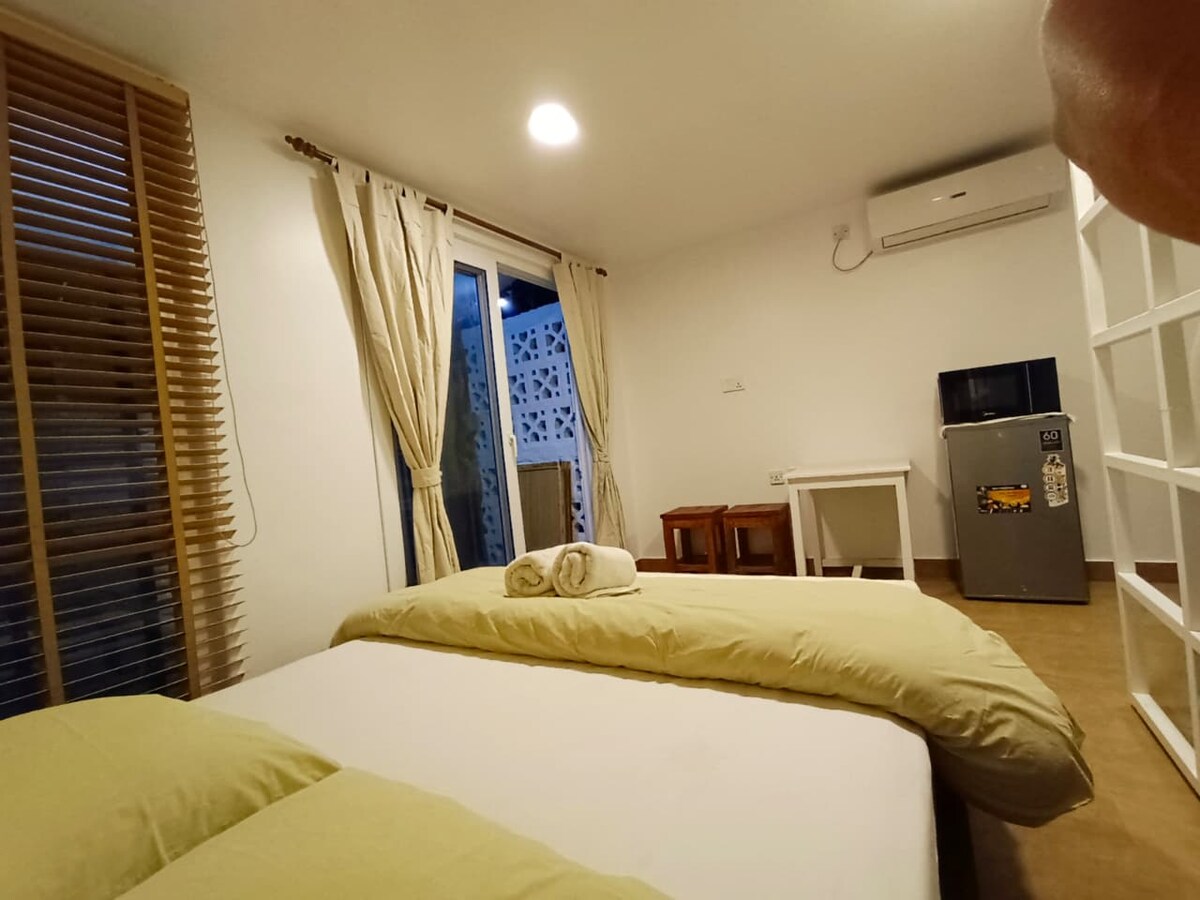 Modern Micro Studio | Private Ground Floor Comfort — photo