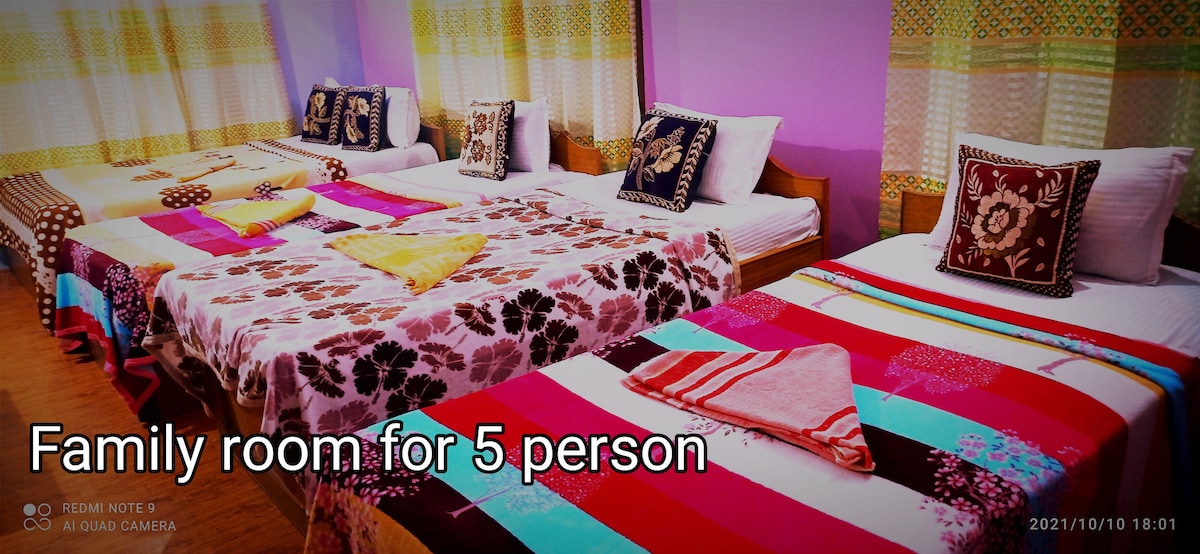 Room for 5 guest with 2 attached bathroom — photo