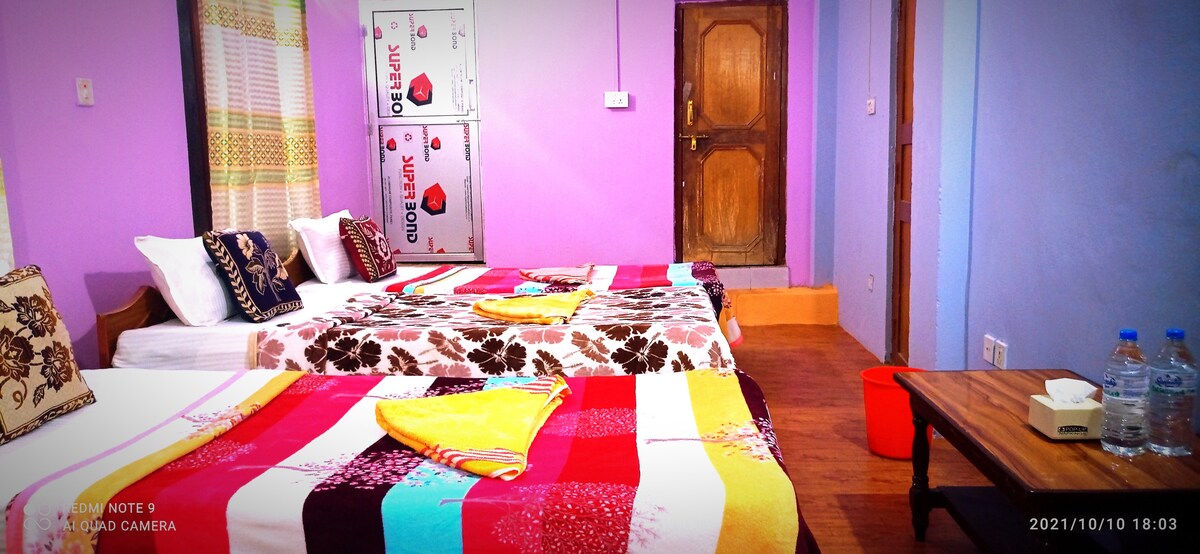 Room for 5 guest with 2 attached bathroom — photo