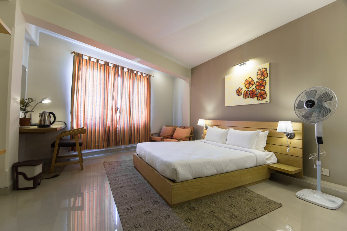 ROOM 102 - URBAN RETREAT STUDIO APARTMENT