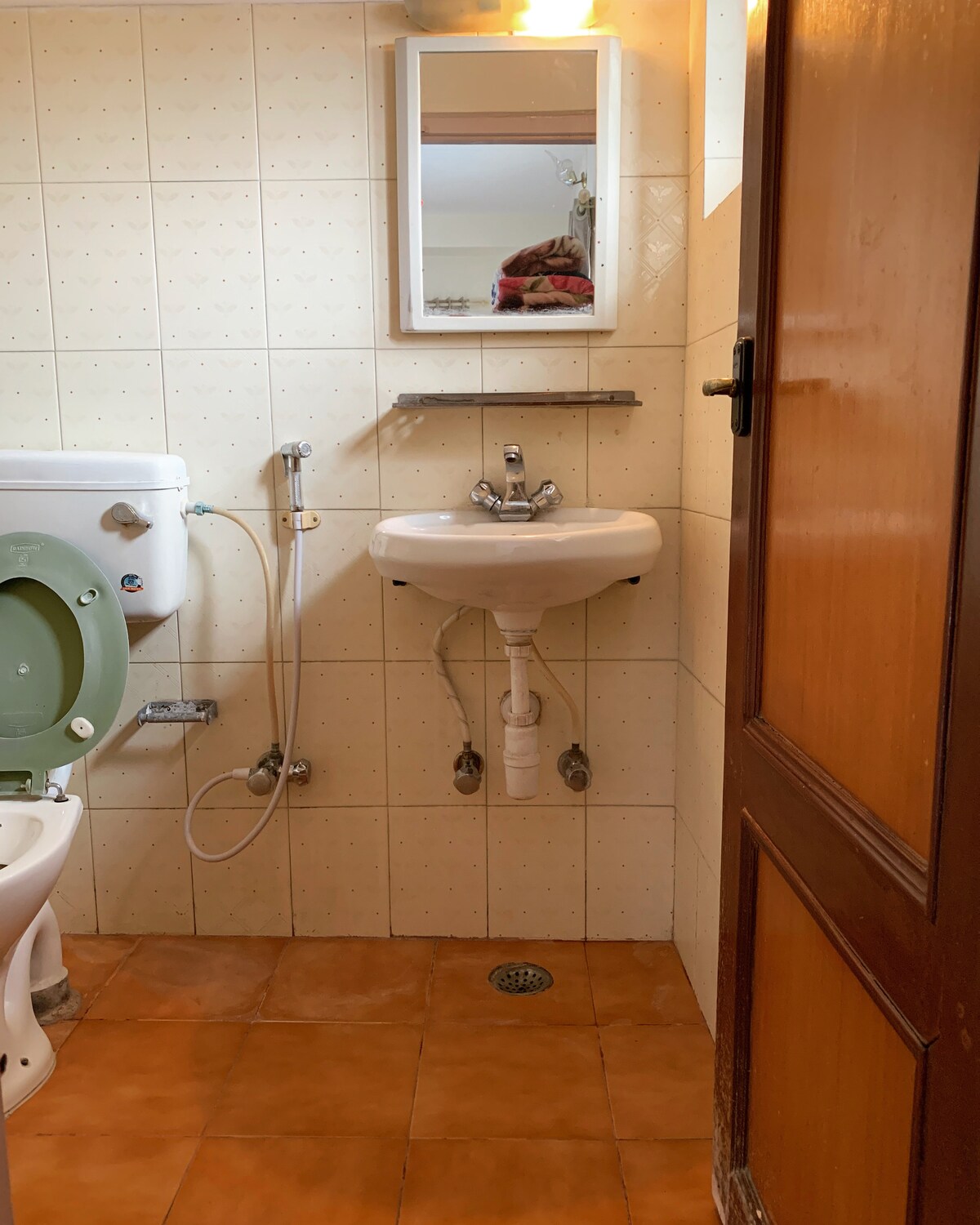 Clean & Safe Stay at Lakeside. — photo