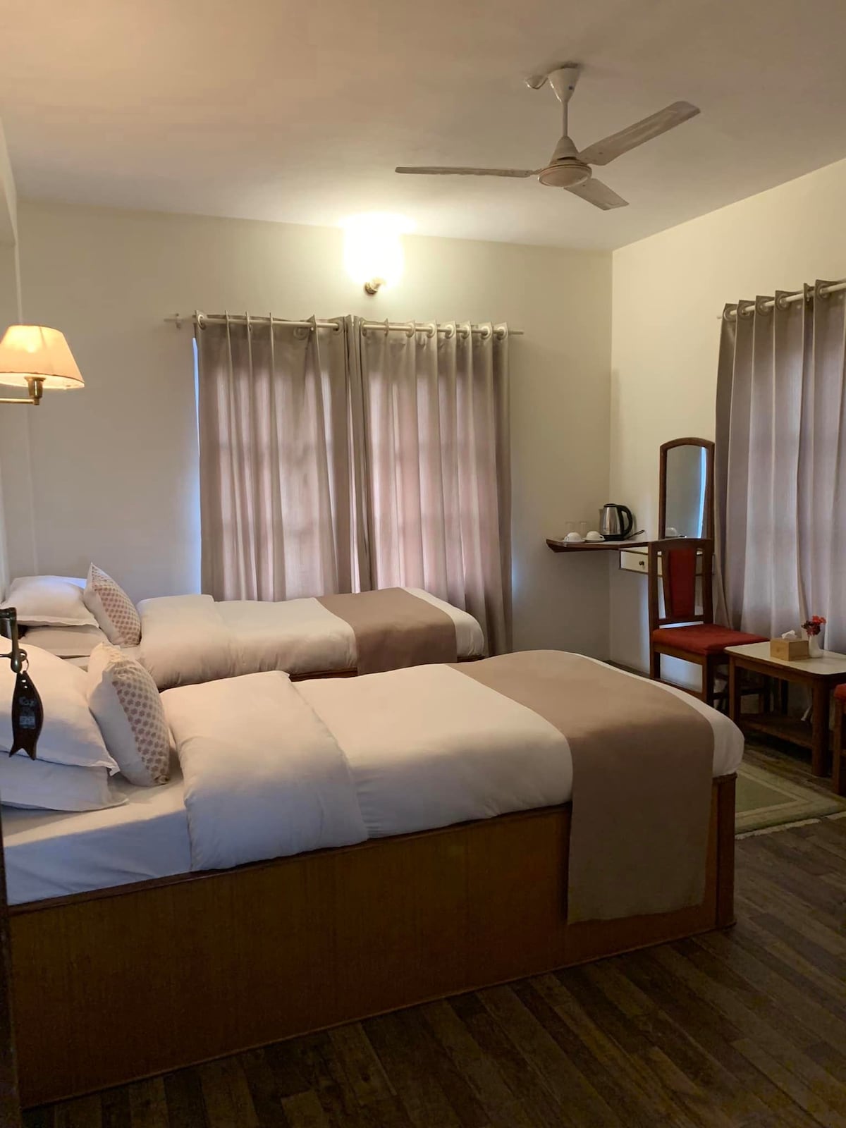 Clean & Safe Stay at Lakeside. — photo