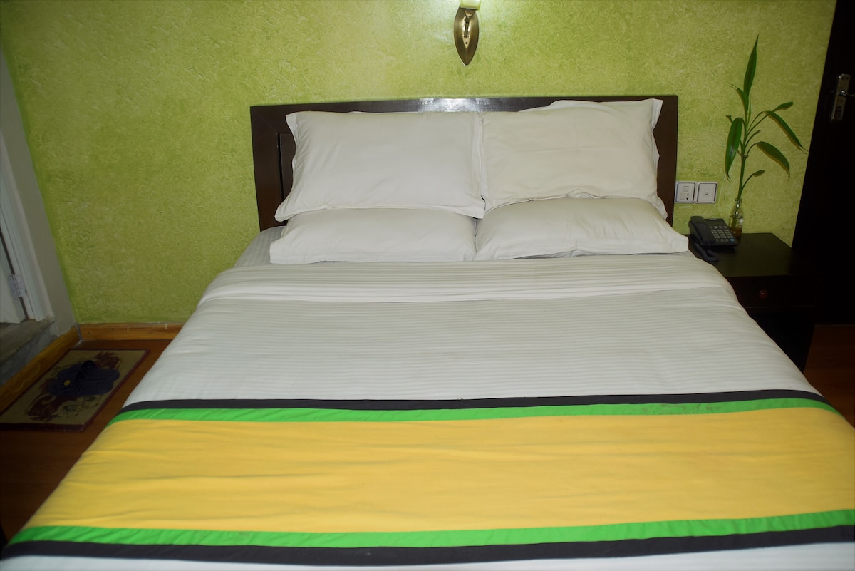 Tourists friendly room in Kathmandu. Quiet & Green