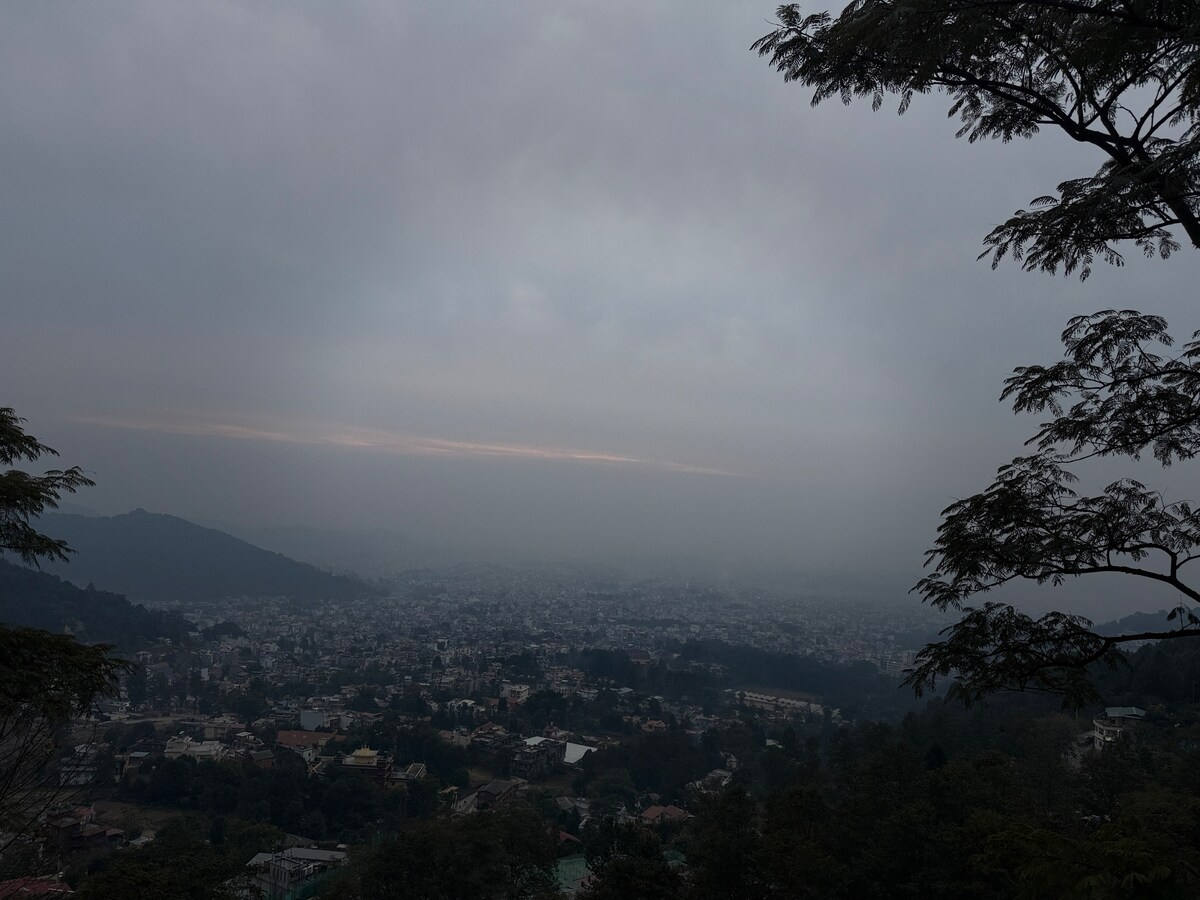 Perched on a mountain top, breathtaking city view. — photo