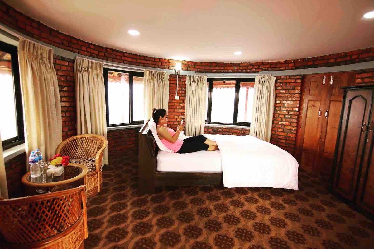 Private Castle Mountain, Lake & City View  Pokhara — photo