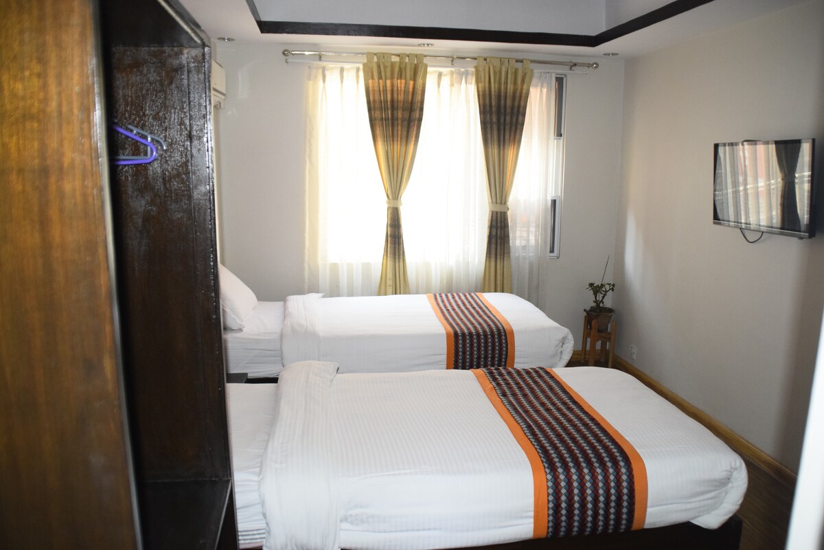 Quiet Escape in Busy Thamel with private bathroom