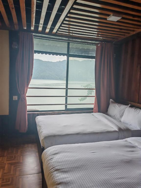 Comfort Room at Pokhara Lakeside — photo