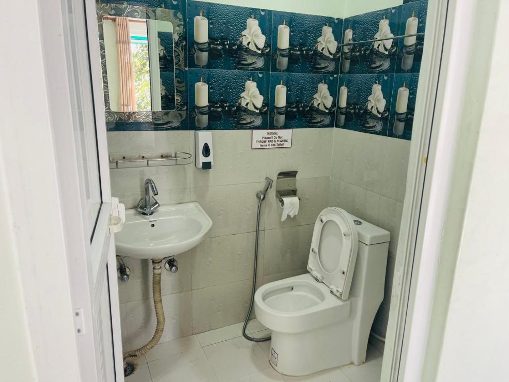 Comfort Room at Pokhara Lakeside — photo