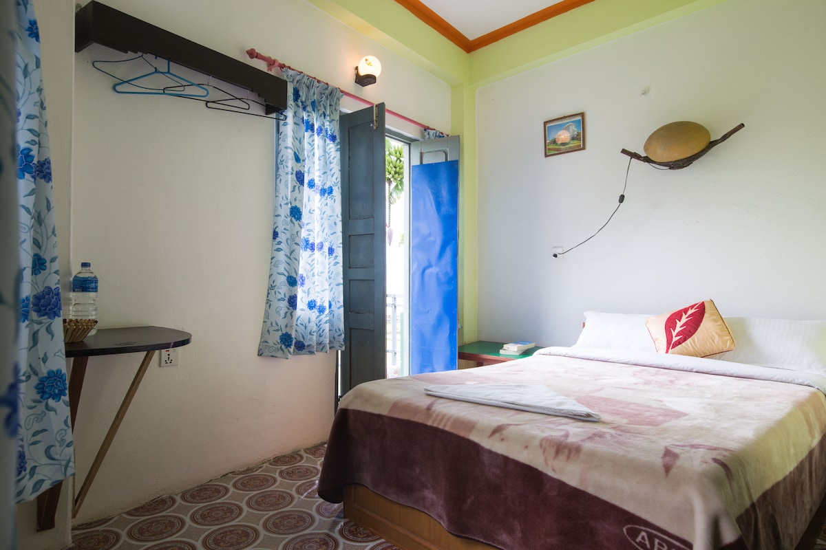 Double Quiet and Relaxing Room with lake view.