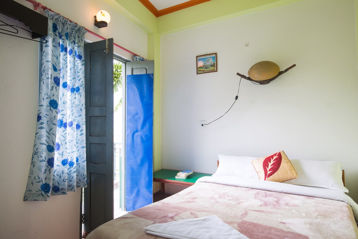 Double Quiet and Relaxing Room with lake view. — photo