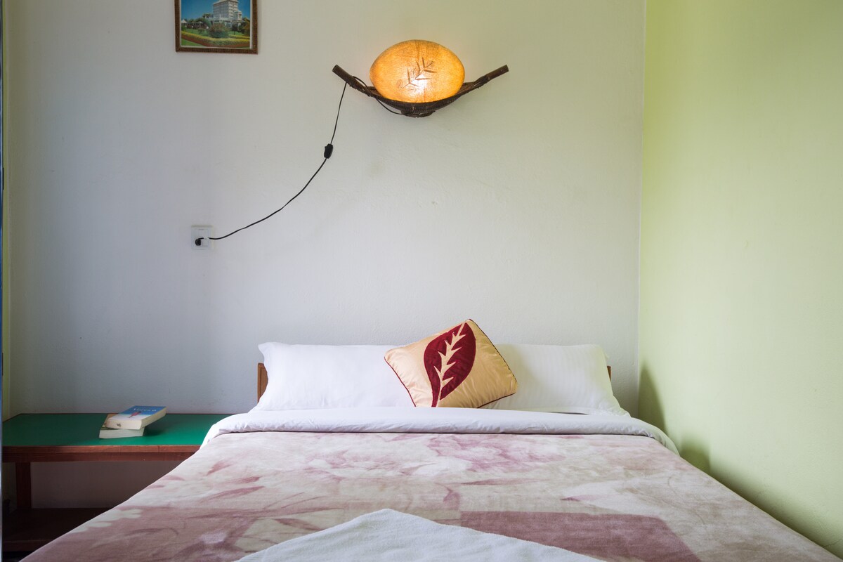 Double Quiet and Relaxing Room with lake view. — photo