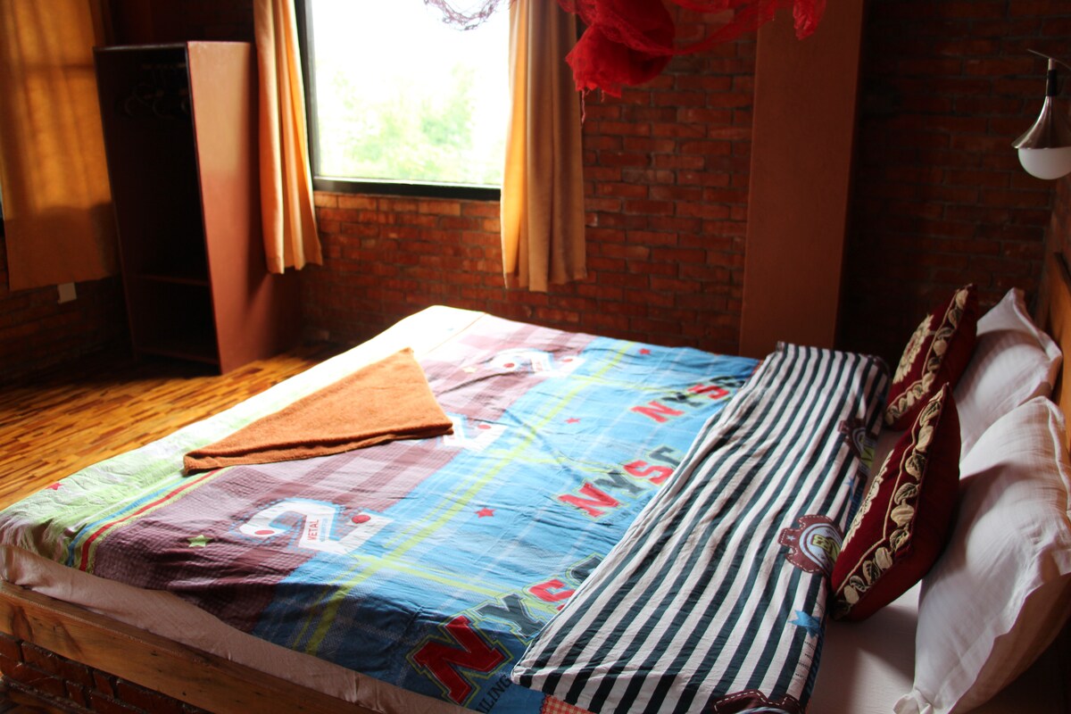 The Ganesh Room: Beautiful Lakeview Private Room — photo