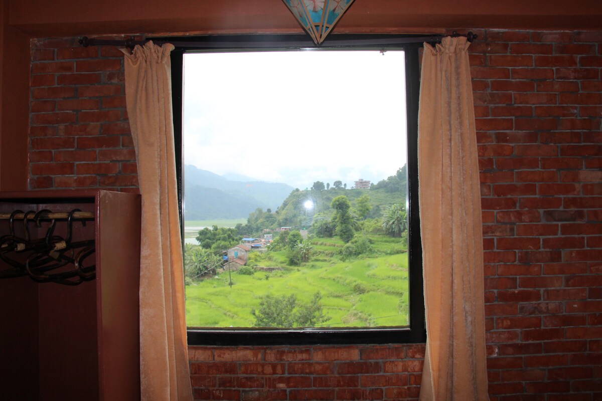 The Ganesh Room: Beautiful Lakeview Private Room — photo