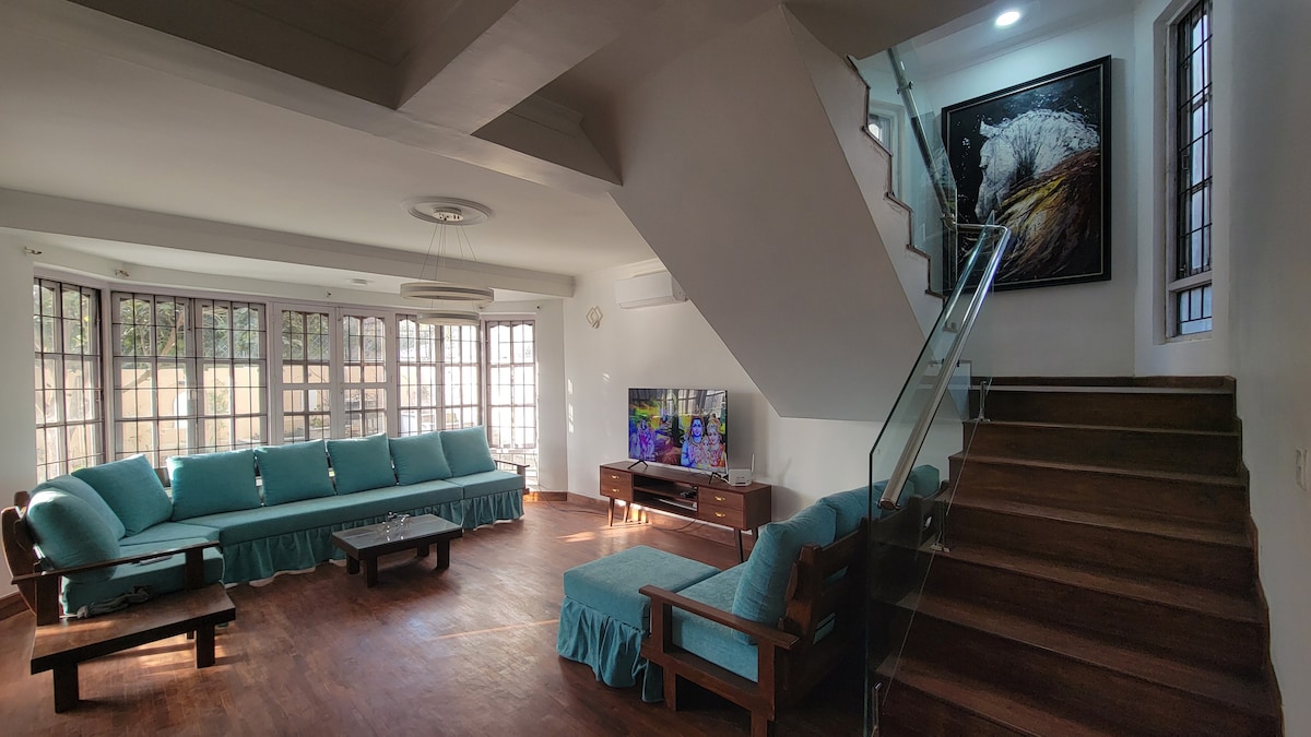 Beautiful home-view of Mountain, walking trail