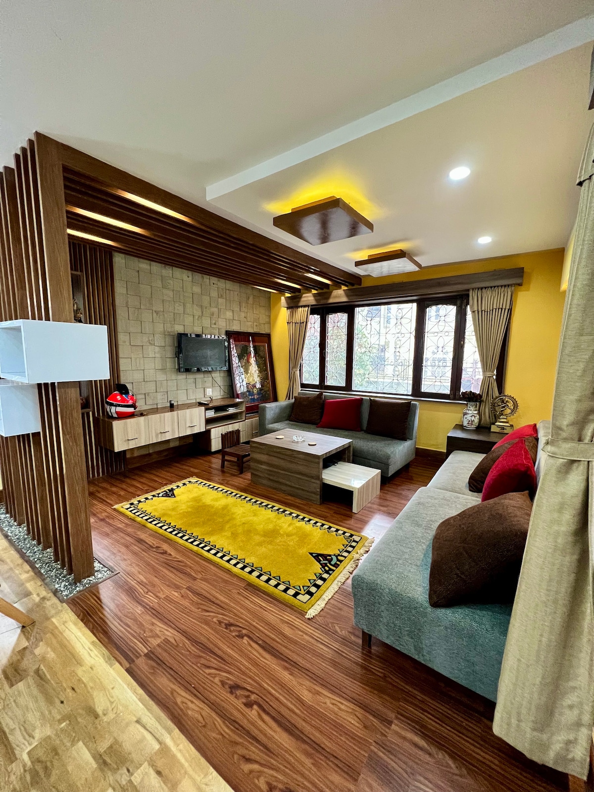 SM homes-Lovely 2 bedroom condo with free parking. — photo