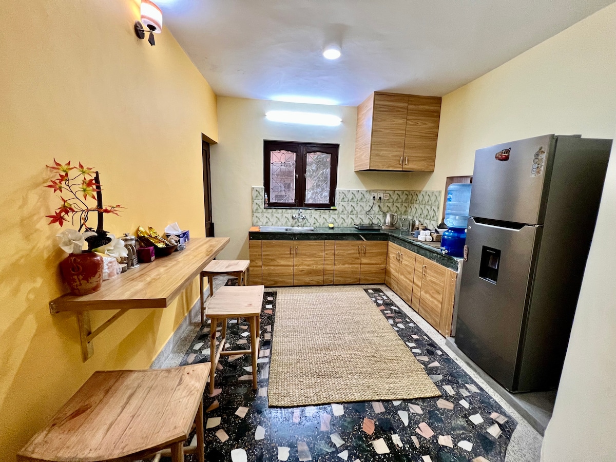 SM homes-Lovely 2 bedroom condo with free parking. — photo