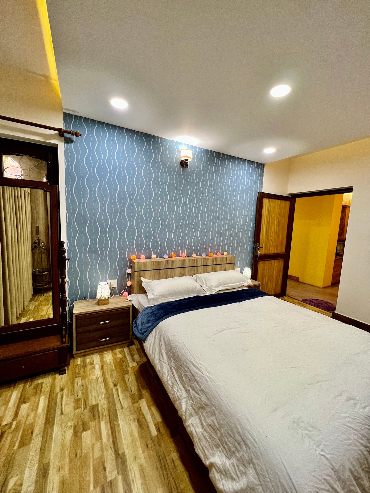 SM homes-Lovely 2 bedroom condo with free parking. — photo