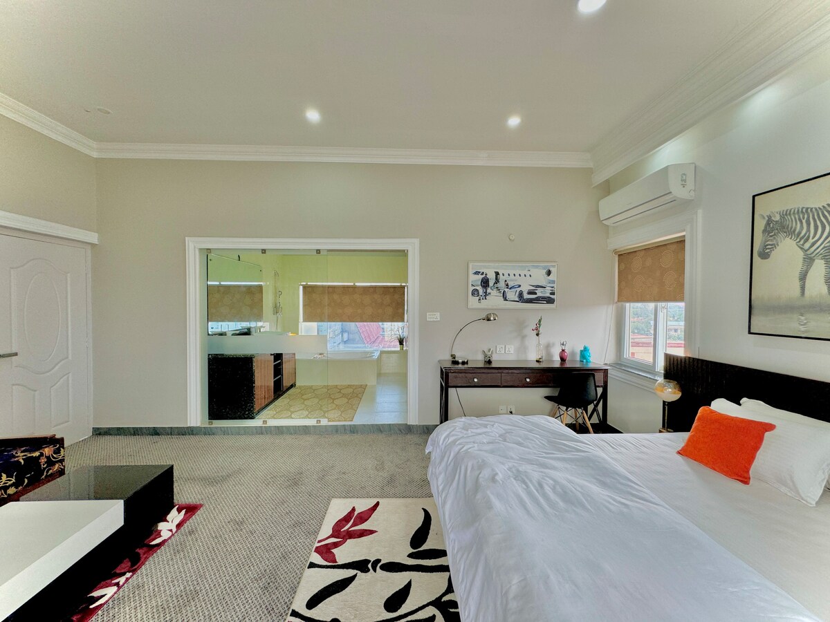 Elite Penthouse Sky-high Luxury. — photo