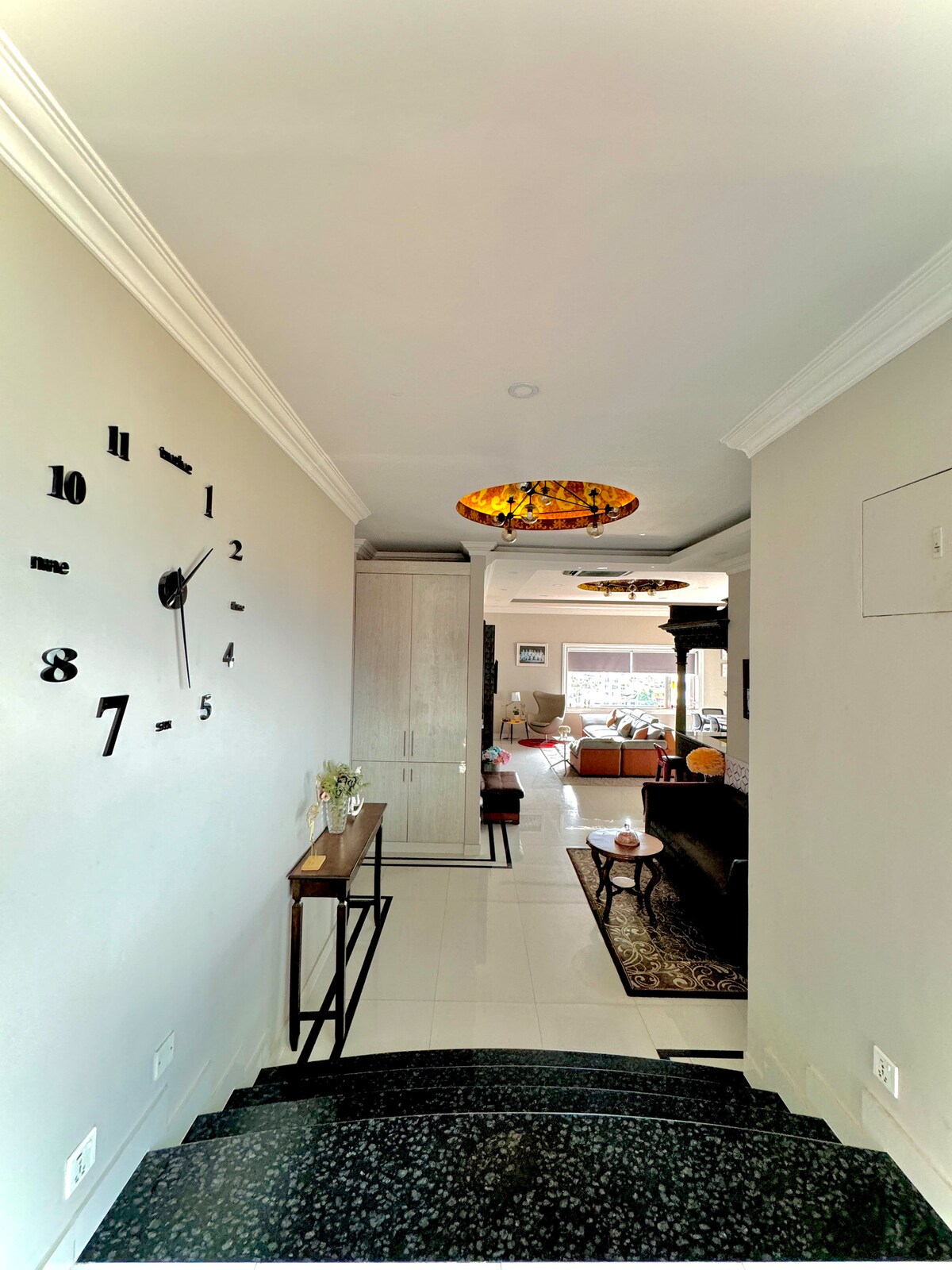 Elite Penthouse Sky-high Luxury. — photo