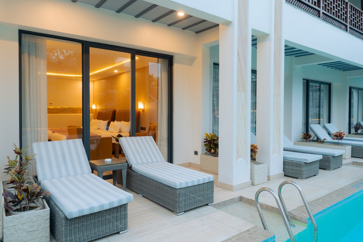 Pool Lanai Luxury Double Queen