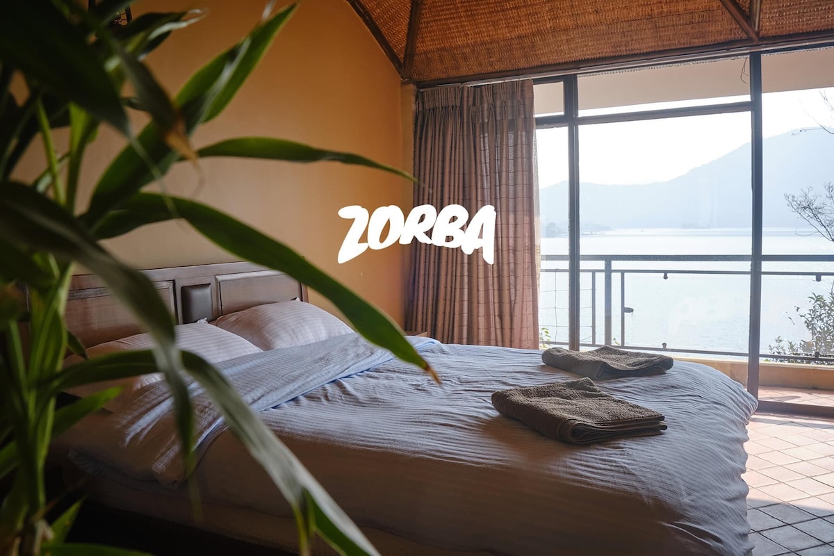 Zorba-Rooms by the .lake. — photo