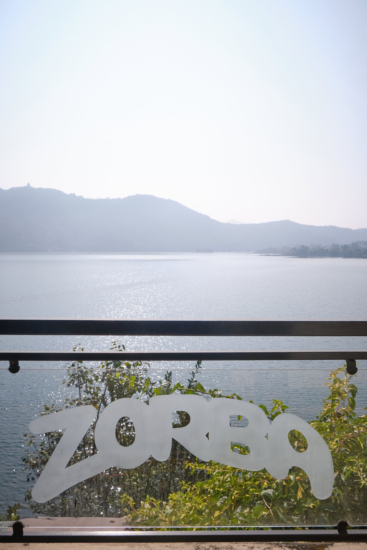 Zorba-Rooms by the .lake. — photo