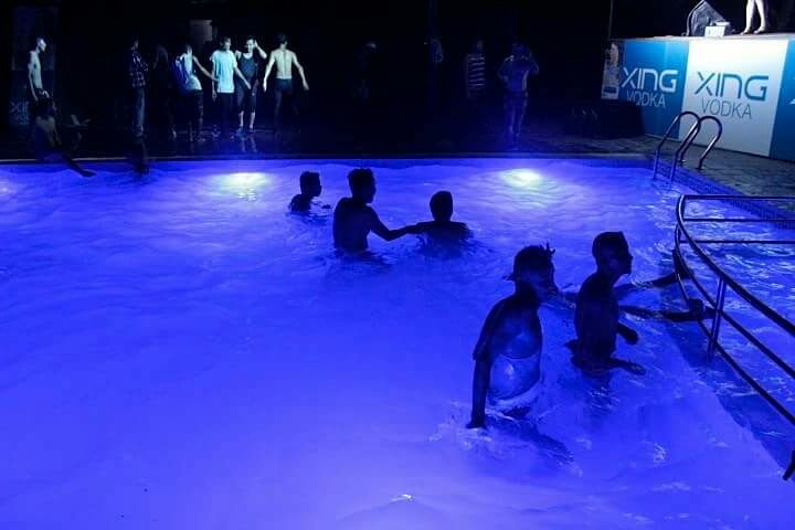 A Resort with pool & restaurant — photo