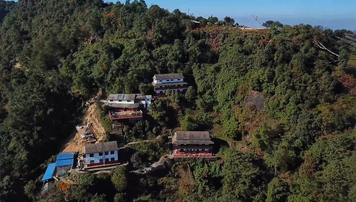 Everest Manla resort — photo