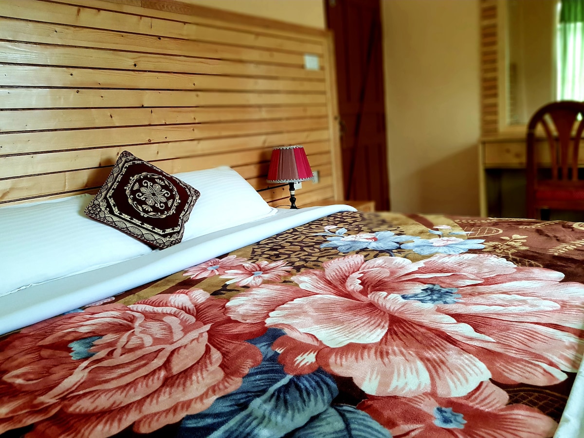 Luxurious room w/ homely feel at Hotel Diplomat !