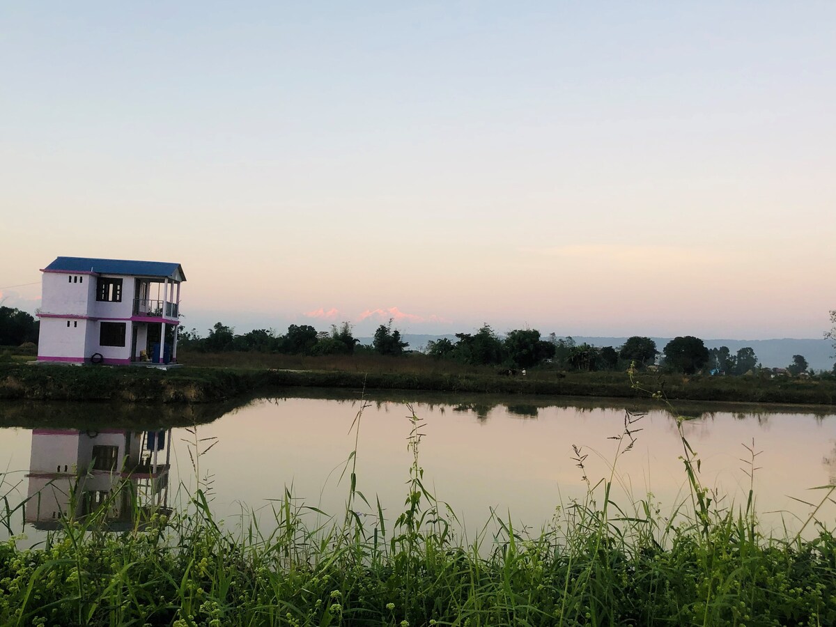 Adorable two bedroom with attcahed bathroom. — photo