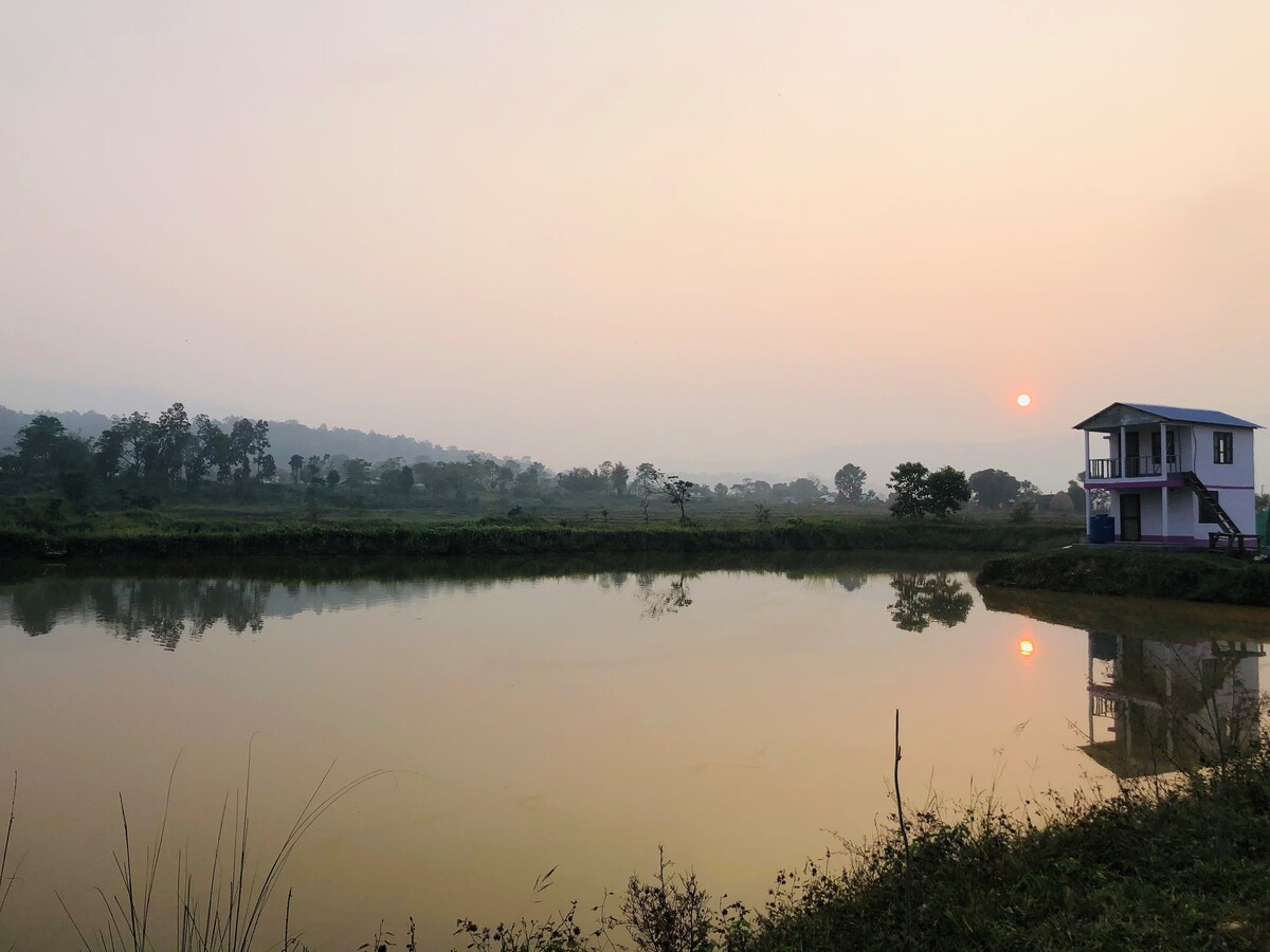 Adorable two bedroom with attcahed bathroom. — photo
