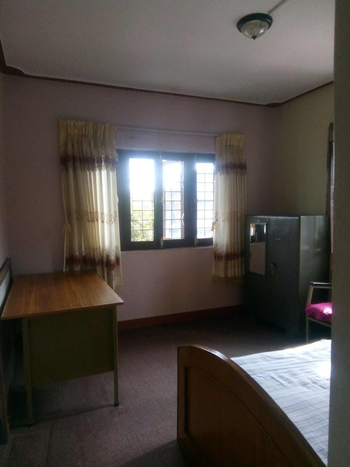 House with Beautiful Garden, Natural beauty!!