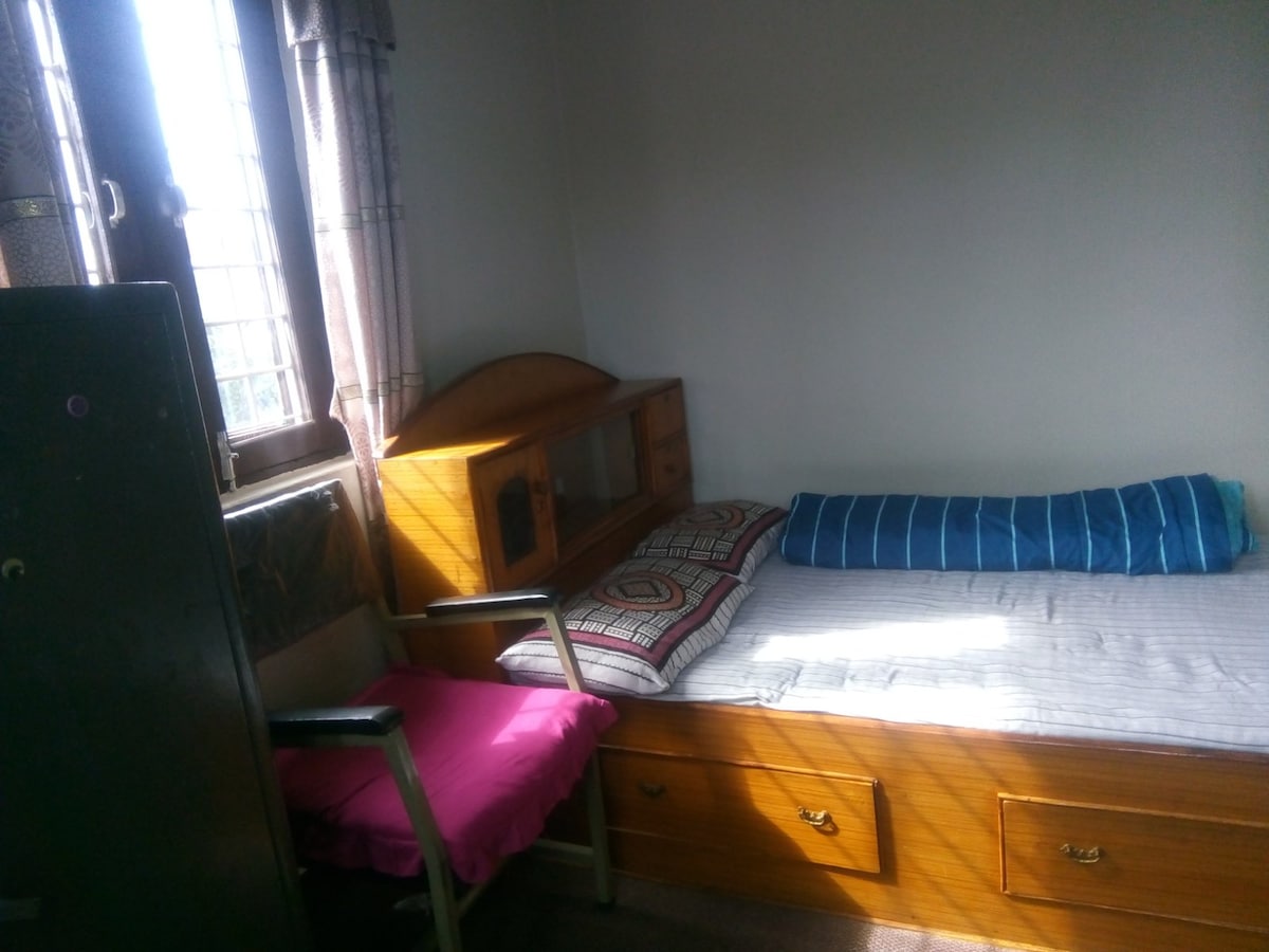 House with Beautiful Garden, Natural beauty!! — photo