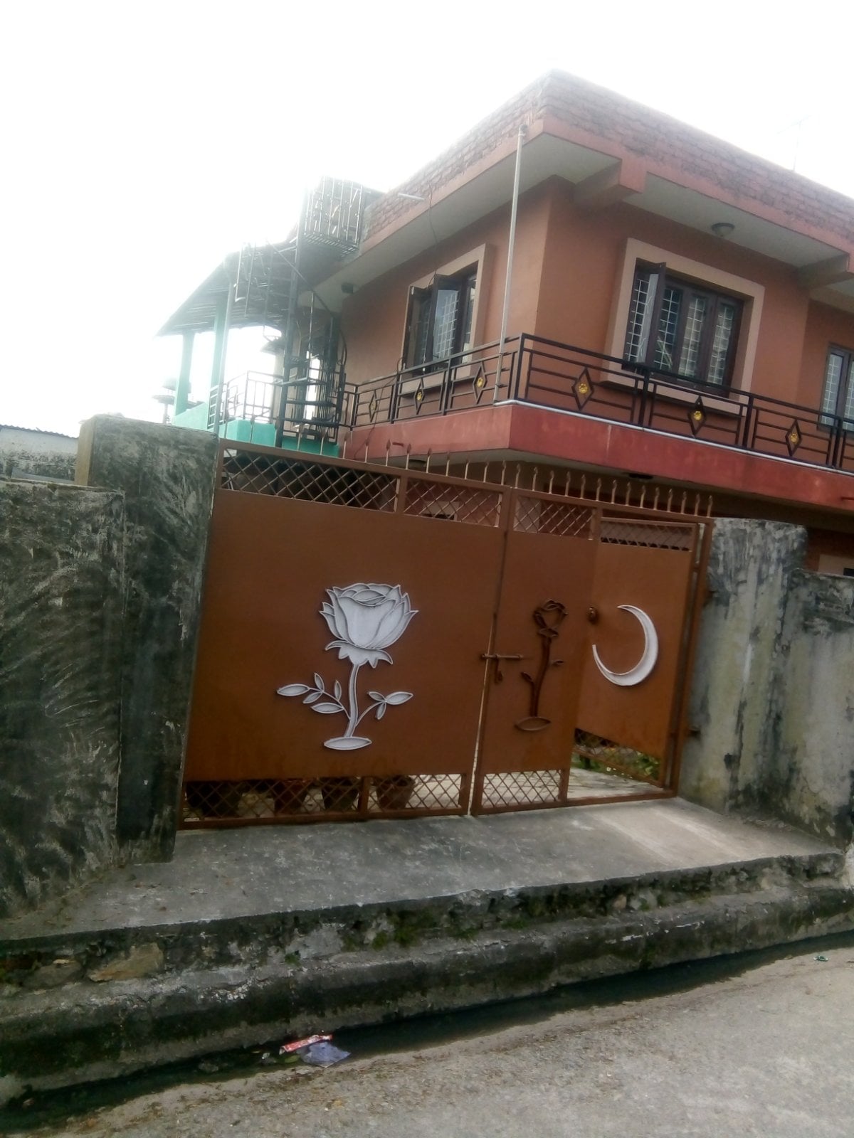 House with Beautiful Garden, Natural beauty!! — photo