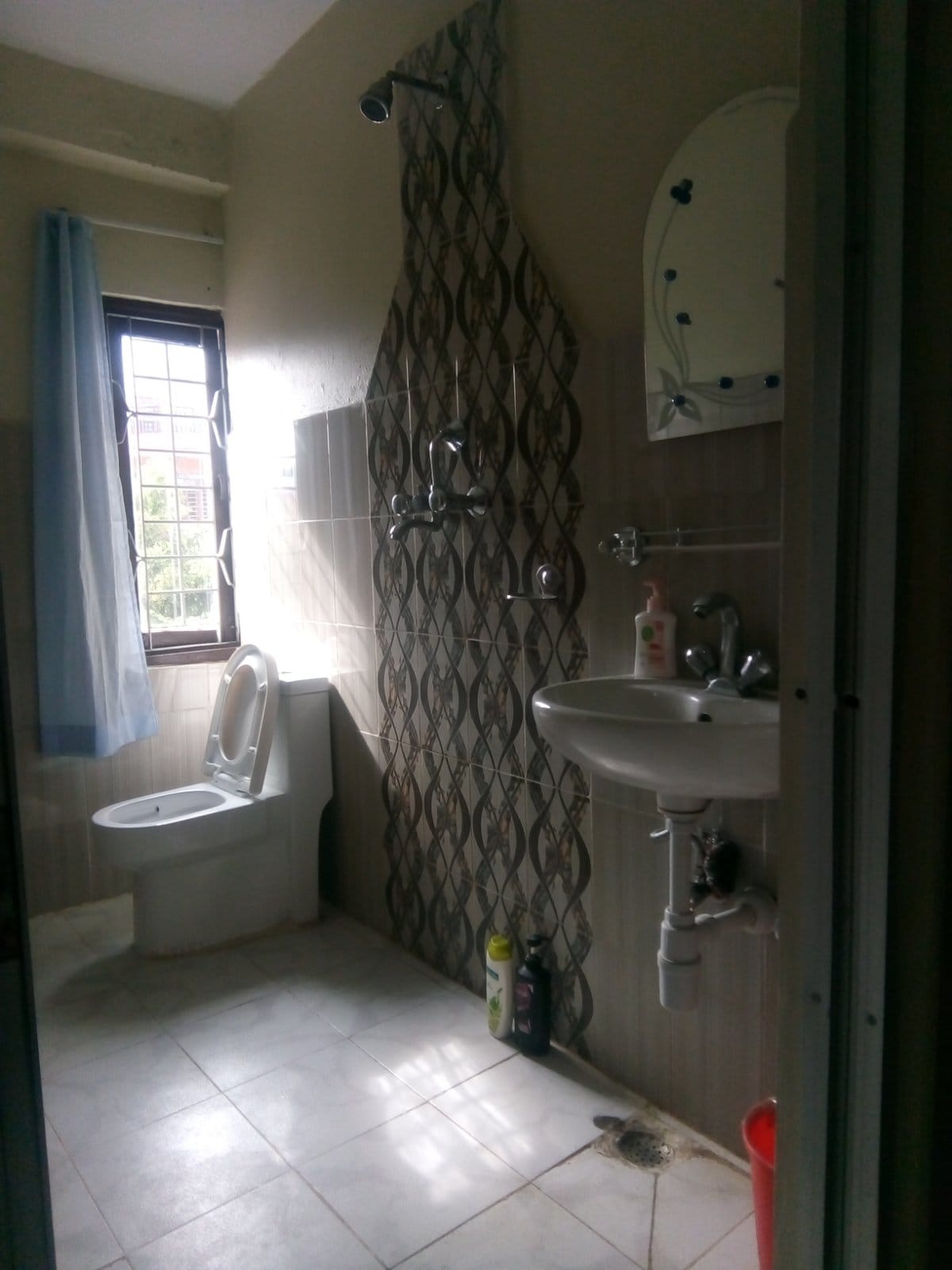 House with Beautiful Garden, Natural beauty!! — photo