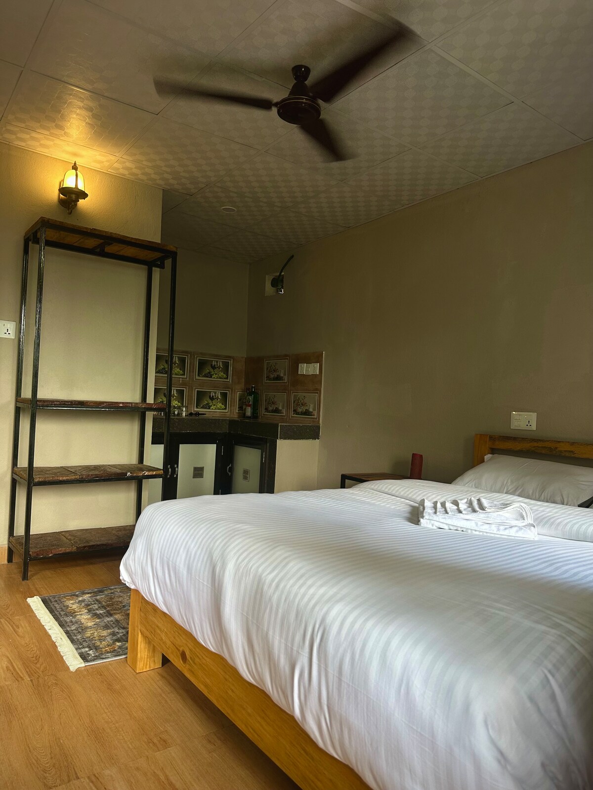 Forest Nest : Hillside Retreat — photo