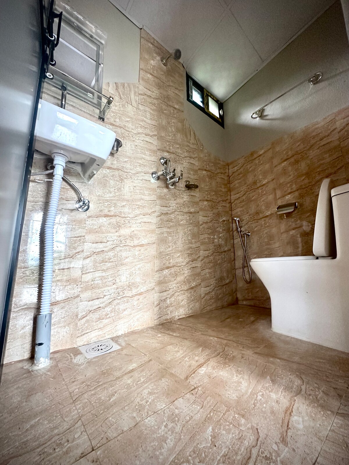 Forest Nest : Hillside Retreat — photo