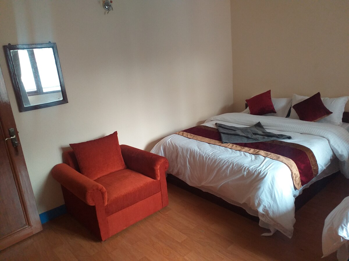 Double bed with private bathroom — photo