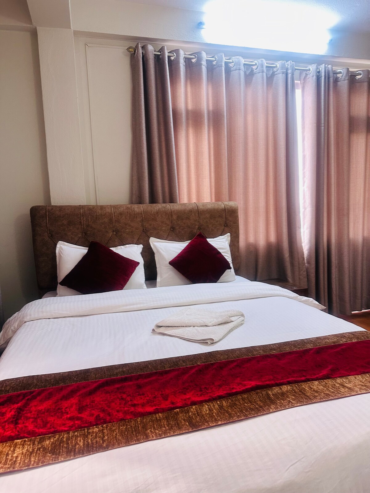 Couple Bedroom with Balcony — photo