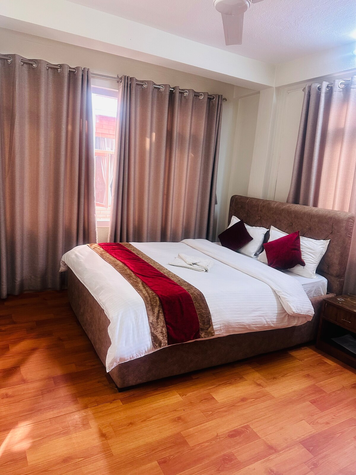 Couple Bedroom with Balcony — photo