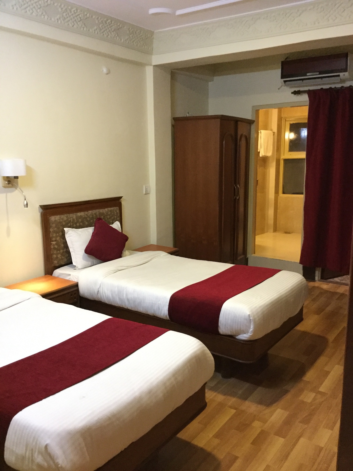 Trekkers Home Family Room — photo