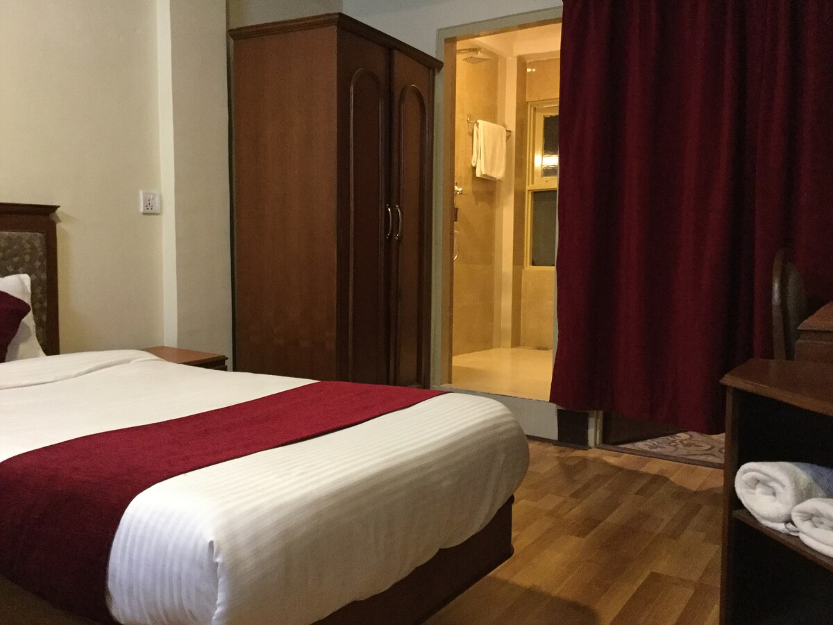 Trekkers Home Family Room — photo