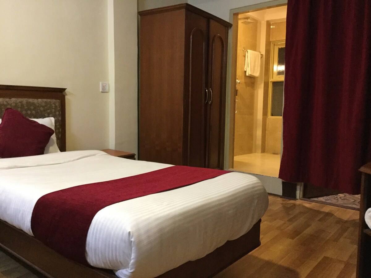 Trekkers Home Family Room — photo