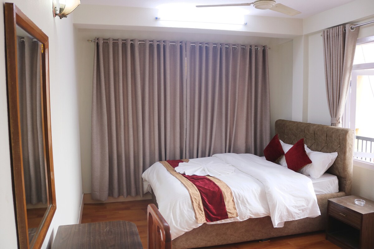 Deluxe Double room with balcony @ Thamel Kathmandu — photo