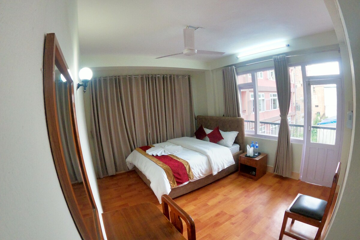 Deluxe Double room with balcony @ Thamel Kathmandu — photo